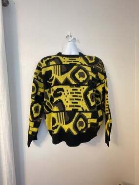 Vintage 80s Geometric Graphic Pullover Knit Sweater in Yellow Black
Street wear